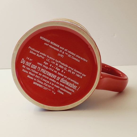 DC Comics Wonder Woman Ceramic Mug with Glitter Raised Costume Design - Picture 5 of 6